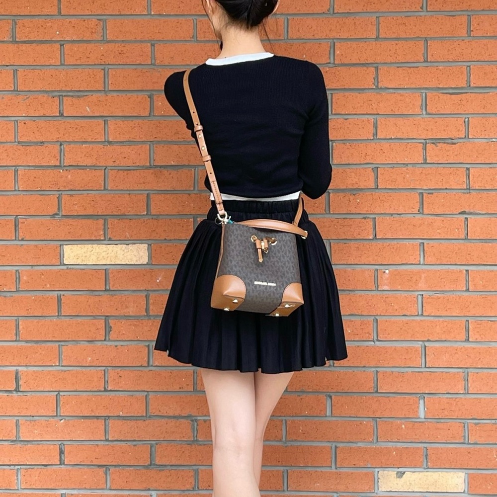 Michael Kors Mercer Gallery Convertible Bucket Leather Shoulder Bag